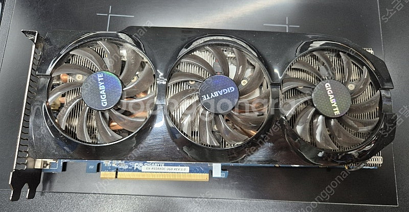 기가바이트 r9 280x--0