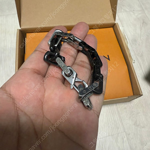 루이비통 버질아블로 모노그램팔찌 m