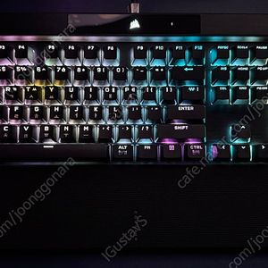 커세어 K70 RGB PRO 적축 게이밍키보드 팝니다