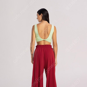 부디무드라 turn crop top 스몰 반택포