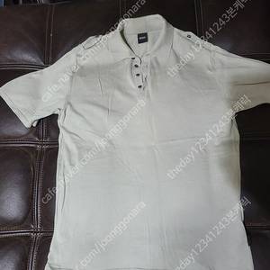 휴고보스(HUGO BOSS) 니트 반팔 카라티 M사이즈(실측 작은L) 사용감있지만 좋은편 31,800원(택배비별도)