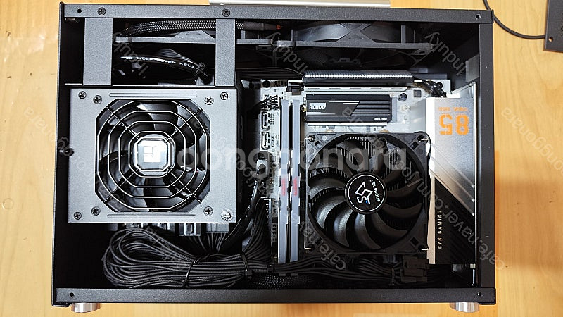 라이젠 9800X3D+라데온 RX9070XT SFF 본...--0