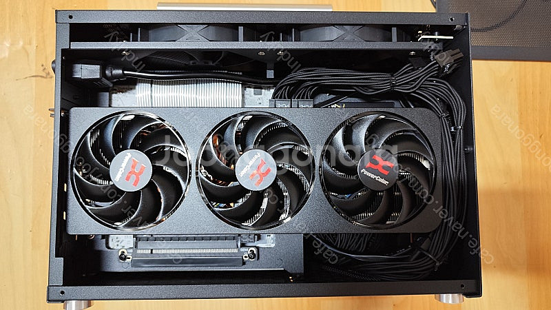 라이젠 9800X3D+라데온 RX9070XT SFF 본...--3