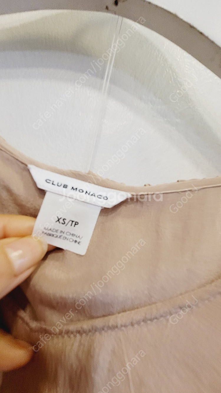 클럽모나코 실크 블라우스--1