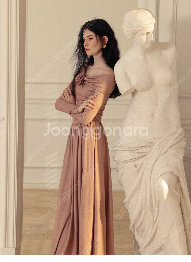 신스덴 루시아 오프숄더 롱원피스 봄가을긴팔원피스 져지원피스 블랑드문로아르메이윤이바나헬싱키주르티쥴리앤칼라아비에무아브라...--2