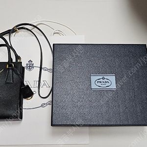 [새상품급]프라다 삼각로고 사피아노 레더 토트백 1BA358