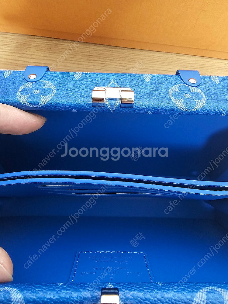 루이비통 버질아블로 클라우드 하드 트렁크 클러치백 볼가...--6