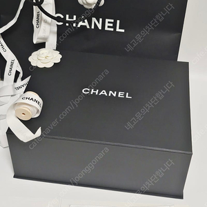 샤넬 가방박스(자석)와 구성품들