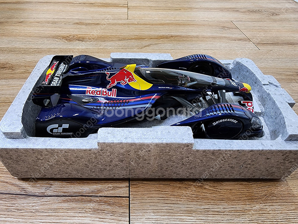 1:18 Red Bull X2010 Sebastian ...--5