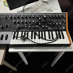 무그 섭시퀀트 37 아날로그 신디사이저 Moog Subsequent 37 Analog Synthesizer 와 케이스 판매합니다.