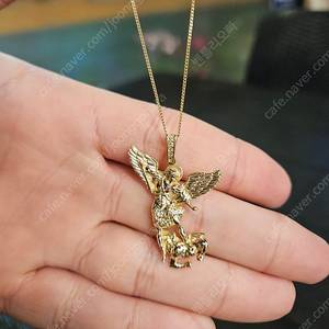 14k 미카엘 펜던트 목걸이 팝니다.