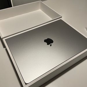 [S급/신품급] 맥북 에어 M2 실버 (16GB RAM/256GB/13인치) 풀박스 판매합니다.