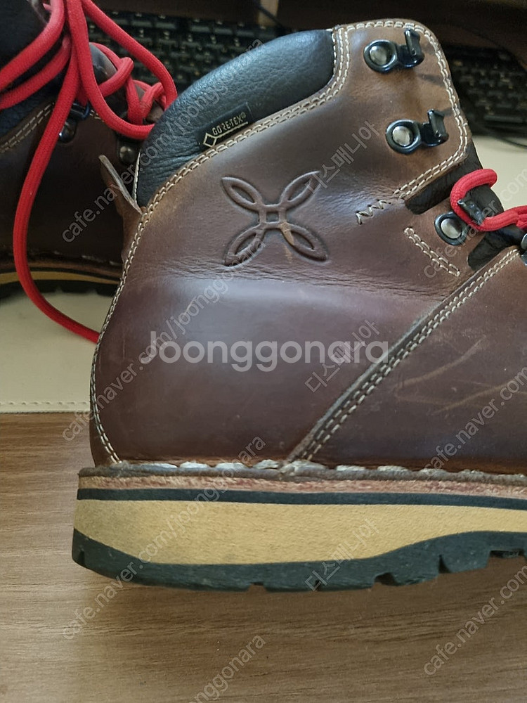 몬츄라 등산화 판매합니다--2