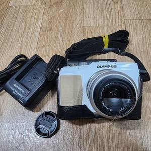 올림푸스 펜 E-PL2 바디 + 14-42mm F3.5-5.6 II MSC 렌즈 셋트 판매합니다