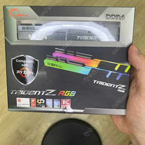 Trident Z AMD DDR4-3200 CL14(8GBx2)(F4-3200C14D-16GTZR) 팝니다.