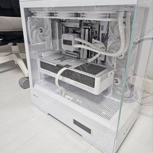 9800x3d + 5070ti aero 화이트 본체 ( 서울 가산동 )
