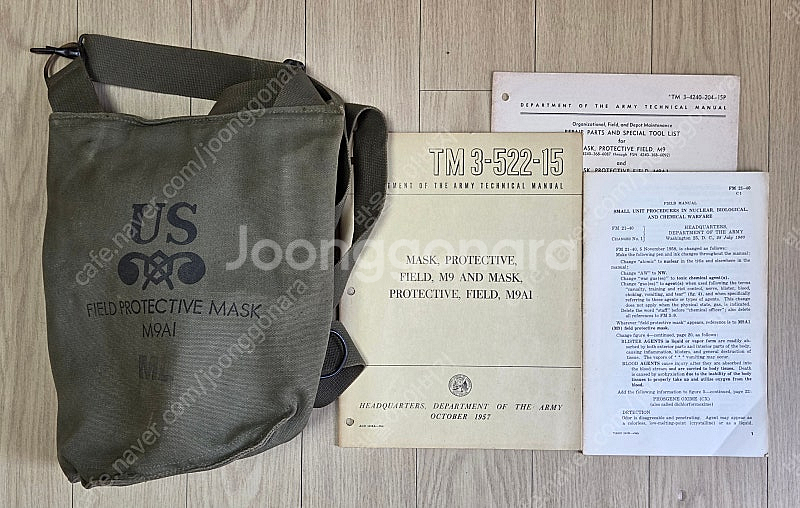 1951년산 M9A1 가스마스크와 매뉴얼 3권--0