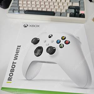 XBOX 4세대 컨트롤러 로봇화이트 미개봉