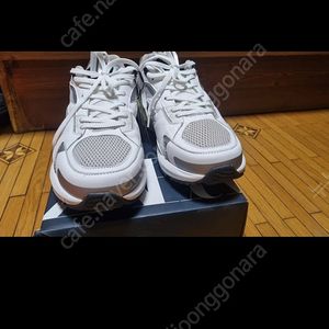 ZARA 펀칭솔 스니커즈 새상품 270 팔아요