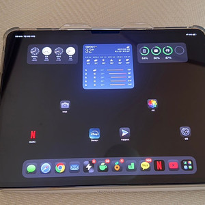 아이패드프로 M4 13인치 256GB wi-fi + 셀룰러 자급제 판매합니다.