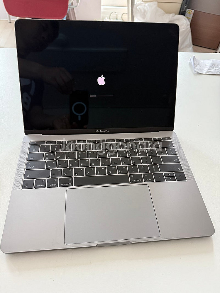 [팝니다] 맥북프로 2017 13인치 i5 8G 256...--6