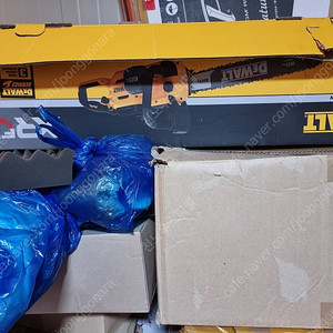 20인치 디월트 전기톱 dcm575n 판매 합니다