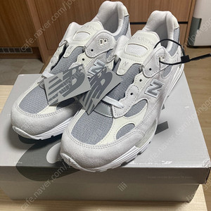 뉴발란스 992 코어 화이트 265 사이즈. 990 991 993