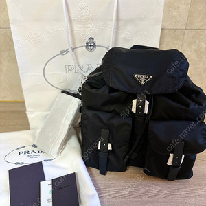 프라다 백팩 미디움 새상품 파우치 포함 풀구성