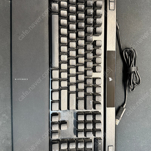 커세어 K70 RGB PRO 게이밍 키보드 적축 팝니다.