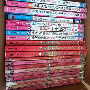 사용감 많은 마법천자문, 마법으로 똑똑한 사고치기, 일등하는 아이들의 좋은 공부습관 꼴찌하는아이들의 나쁜 공부습관, 나의 꿈 팬시 문구 디자이너, 친구들을 이끄는 리더 등 학습만화