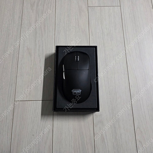 체리 XTRFY M68 PRO 무선 게이밍 마우스 블랙 색상 판매합니다