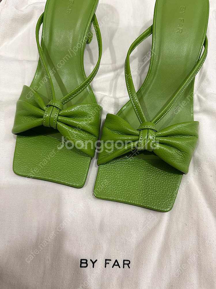가격인하> 바이파 BY FAR 샌들 37 새상품(그레인...--0