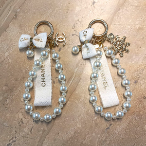 샤넬 CHANEL 화이트펄 키링 2종 (새제품)