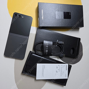 [팝니다] 갤럭시 Z 플립5 (Z Flip5 / SM-F731N) 256GB 블랙 풀박스 판매합니다.