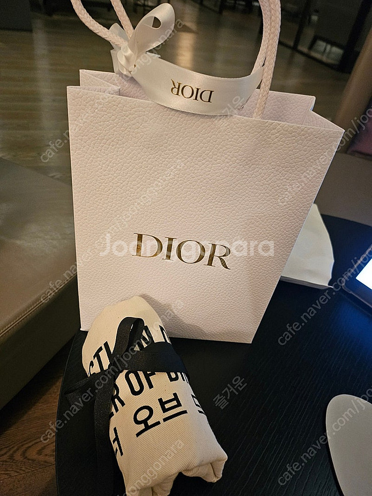 디올 전시회 에코백 (10만원)--0