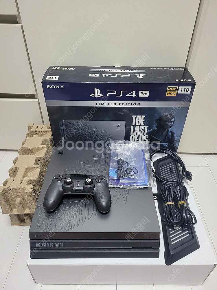 PS4 프로 라스트 오브 어스2 리미티드 에디션 팝니다...--0