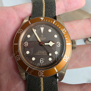 튜더 블랙베이 브론즈 43mm 나토스트랩 / 민트급 / 390만원