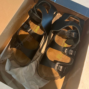 버켄스탁 아테네 샌들 블랙 색상 225사이즈