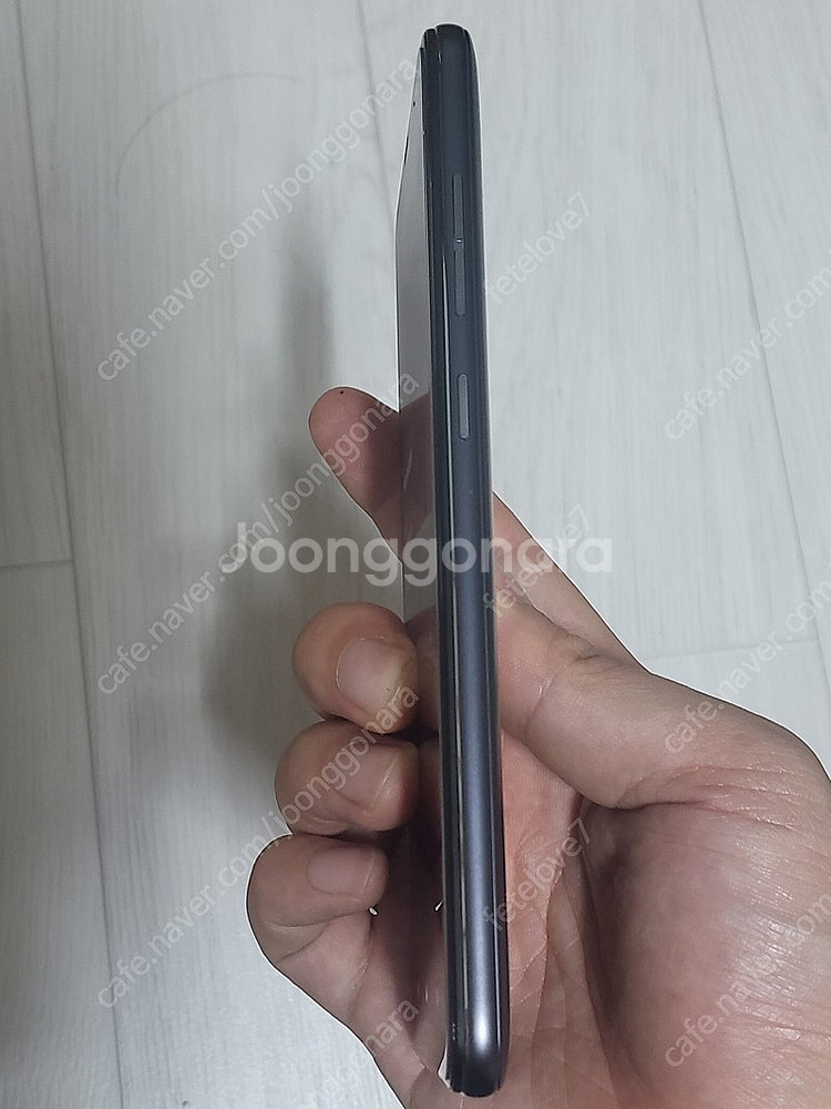 포코폰f1 3만원에 판매 합니다--4