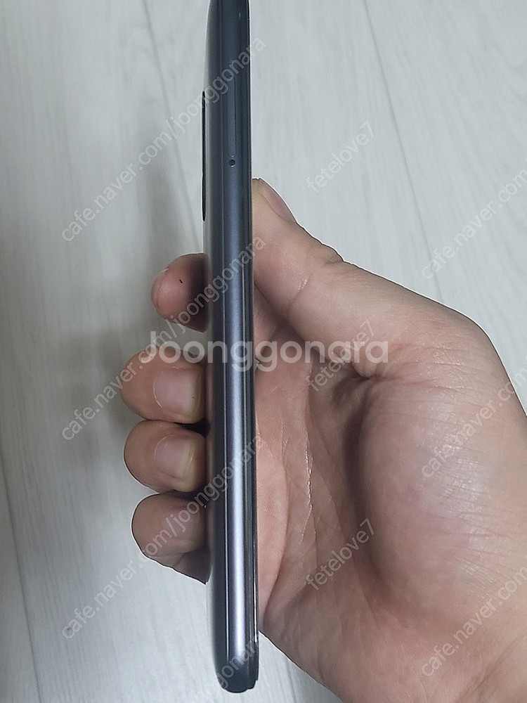 포코폰f1 3만원에 판매 합니다--5
