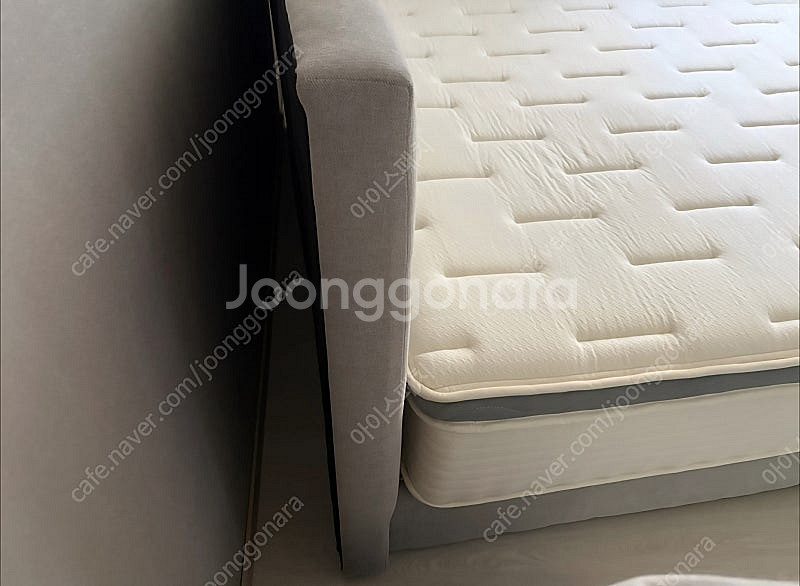 지누스 퀸 사이즈 침대 프레임＋매트리스 세트 (매우 상...--1