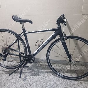 예거메티R 440사이즈 초경량 가성비 하이브리드 자전거 팝니다.
