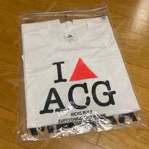 나이키 NRG 하트 ACG 티셔츠 화이트 XL 사이즈 (US 사이즈)