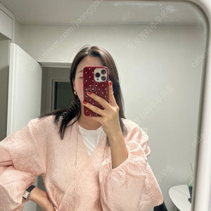 아르켓 브로케이드 블라우스 (새상품) 킨더살몬 낫띵리튼 파르벵 샤넬 한섬 알로 토템 르메르 오브제 플리츠 루이비통 미우미우 플리츠플리즈 이세이미야케 리본빛 디올 마쥬 산드로 띠어리