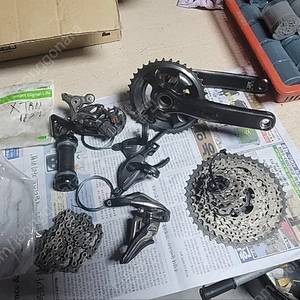 신품급 XTR+XT 22단과 새제품 XT 24단 구동계 한대분. BB포함