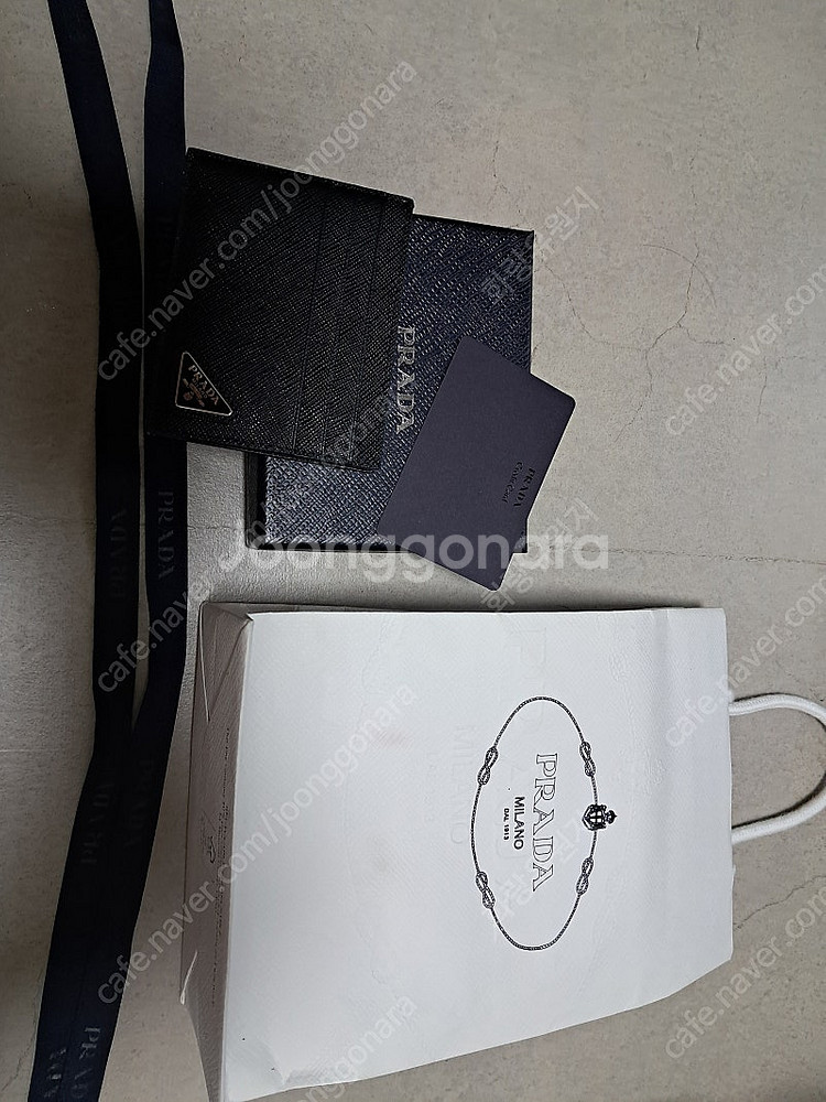 프라다 사피아노 가죽 카드지갑 판매합니다--1