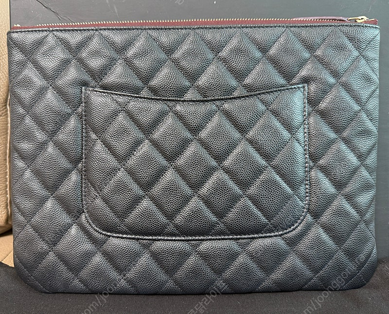 샤넬 클래식 캐비어 클러치 뉴미듐 금장--3