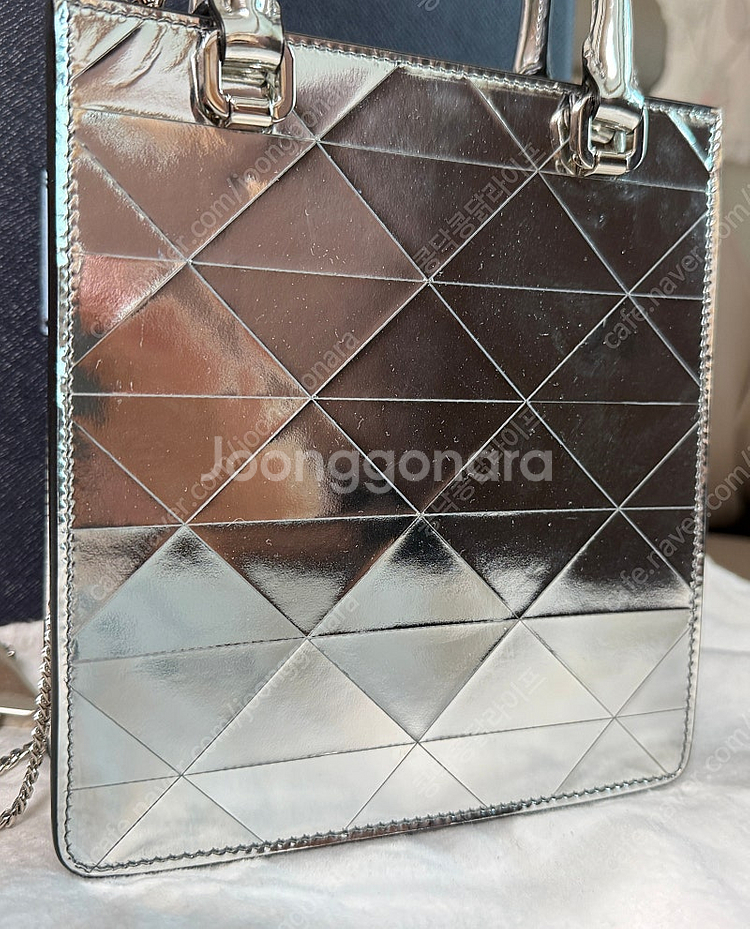 프라다 트라이앵글 로고 메탈릭 토트 체인 숄더백 스몰--5