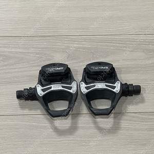 시마노 PD-R550 카본강화 클릿페달 판매합니다.