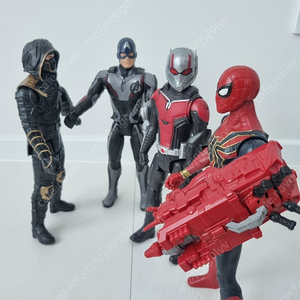 택배포함 hasbro 30cm 4개 일괄 해즈브로 해스브로 피규어 마블 4종 일괄 팝니다.스파이더맨 캡틴아메리카 앤트맨 등등 전부 드려요 마블코믹스 모형